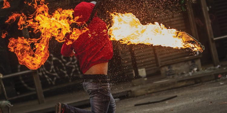 В России начинают жечь военкоматы