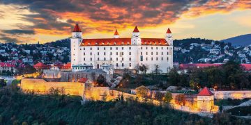 Словакия отправила русских дипломатов