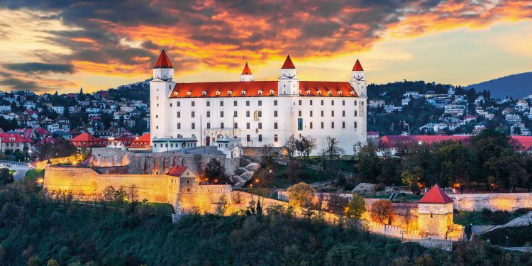 Словакия отправила русских дипломатов