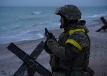 Час назад украинские военные сбили российский боевой вертолет.