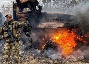 Украинские военные сожгли логистическую колонну РФ