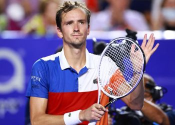 Даниил Медведев (первая ракетка мира) убрал российский флаг из описания своей Инсты