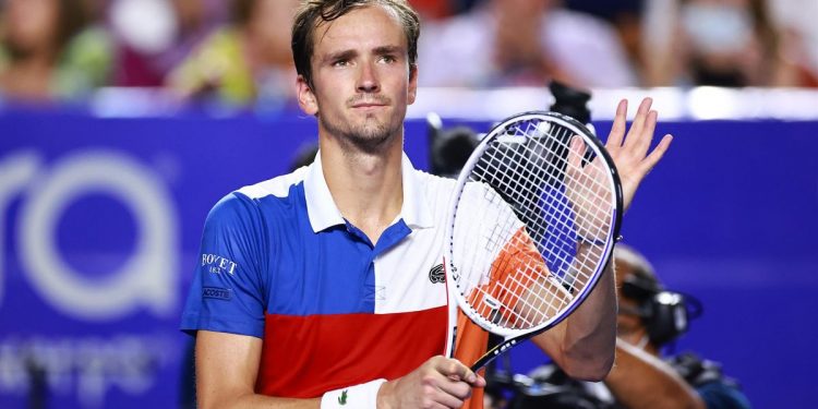 Даниил Медведев (первая ракетка мира) убрал российский флаг из описания своей Инсты