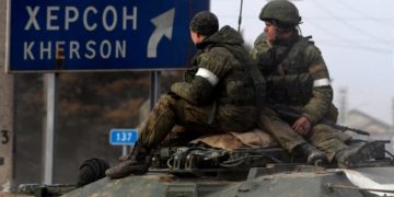 В Херсоне часть русских военных вышли из города