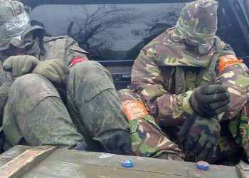 “Путин послал на верную смерть”: ВСУ взяли в плен двух оккупантов, “другим повезло меньше” (фото)