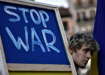 Военный эксперт объяснил, в чем опасность фосфорных бомб