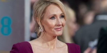 Джоан Роулинг пожертвовала более миллиона долларов украинским детям