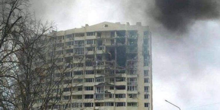 В Чернигове уже 22 погибших в результате атаки на жилые дома.