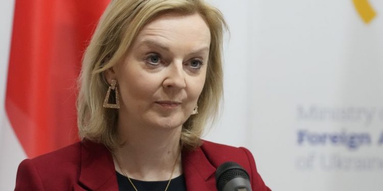 Великобритания ввела санкции против 386 депутатов РФ