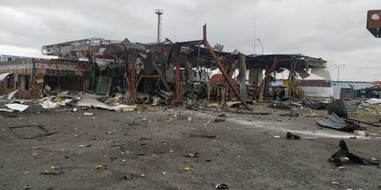 Село вблизи Киева россияне превратили в руины и пожарища