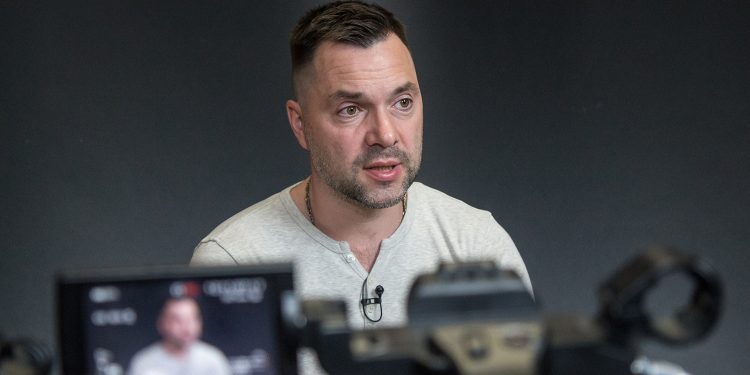 Санкции уже сломали хребет экономики России