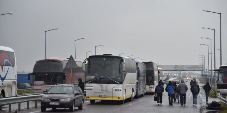 В Украину стекаются иностранцы и украинцы