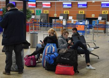 Россияне начали массово уезжать из страны.