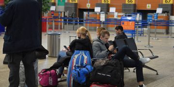 Россияне начали массово уезжать из страны.