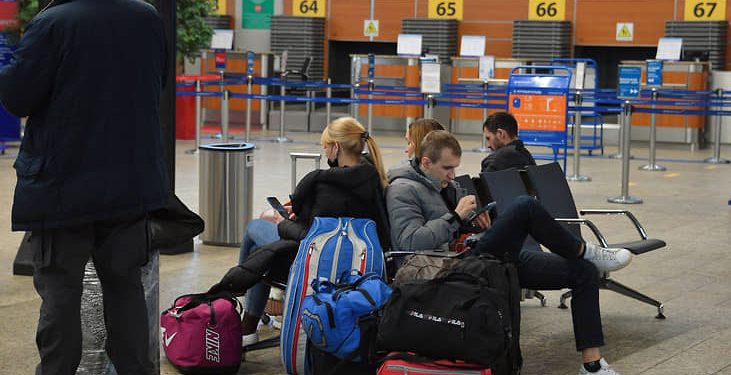 Россияне начали массово уезжать из страны.