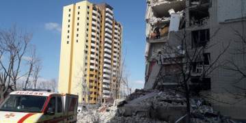 В Чернигове достали троих погибших детей и их родителей