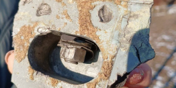 Над Днепром сбили российскую ракету.