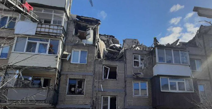 Харьков. Снаряд попал в жилой дом