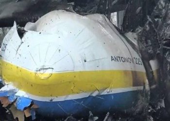 Всё, что осталось от крупнейшего в мире транспортного самолёта Ан-225 «Мрія» в Гостомеле.