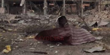 Последствия ночного удара по Великодолинскому южнее Одессы.