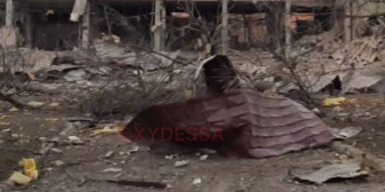 Последствия ночного удара по Великодолинскому южнее Одессы.