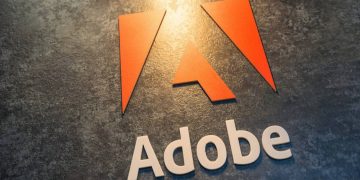 Adobe прекратила продажу своих сервисов в России, заявил генеральный директор компании.