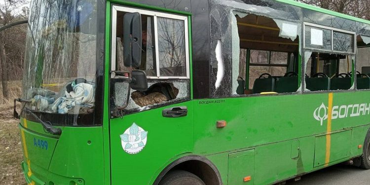 Оккупанты обстреляли эвакуационный автобус