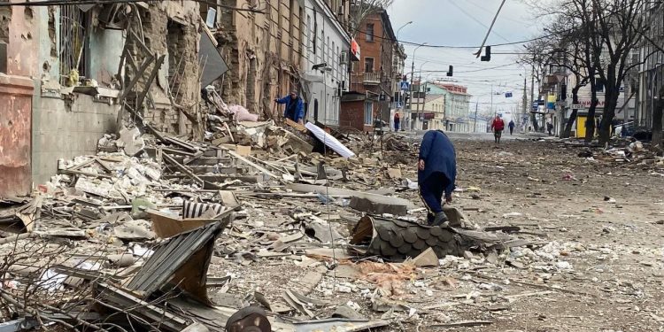 Оккупанты продолжают “денацифицировать” Мариуполь