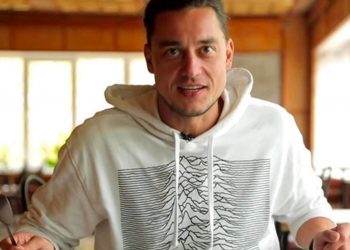 Режиссера и ведущего взяли в заложники