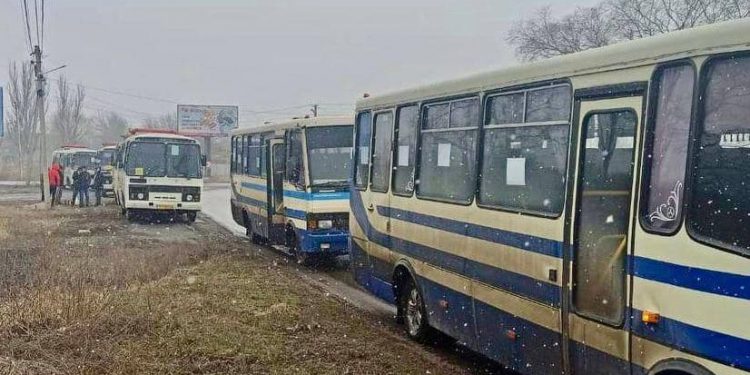 Из Изюма выехали 44 эвакуационных автобуса