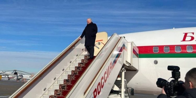 Лукашенко прилетел в Москву