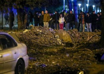 В Загребе, столица Хорватии, с неба упал неизвестный объект