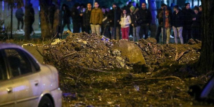В Загребе, столица Хорватии, с неба упал неизвестный объект