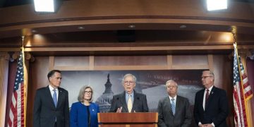 Сенаторы США призвали Байдена отправить самолеты в Украину