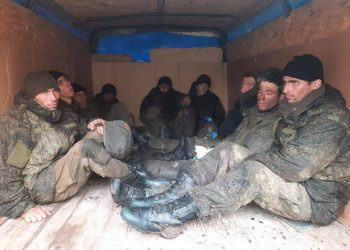 Очередная пачка пленных.