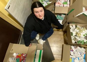 Рэп-исполнительница Alyona Alyona стала фасовщицей лекарств