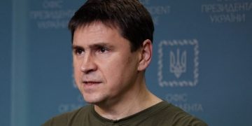 Подоляк опровергает информацию про премьера Израиля