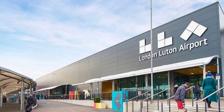 В лондонском аэропорту задержан частный самолёт