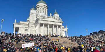 Хельсинки. Многотысячный митинг в поддержку Украины.