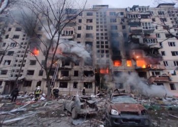 Артснаряд в многоэтажку на Оболони в Киеве