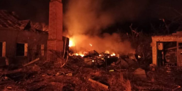 В результате ракетного удара пострадало 4 человека