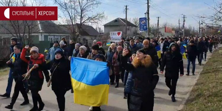 Жители Белозерки вышли на мирный митинг