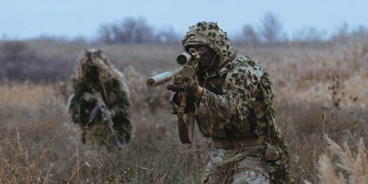 Бойцы “Азова” уничтожили бронеавтомобиль повышенной защищенности