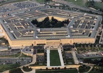 Движение большой российской военной колонны застопорилось