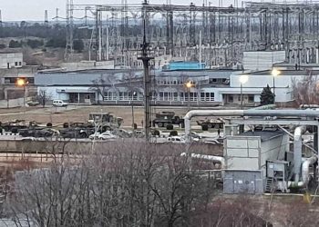 Оккупанты разрушили памятник героям Украины