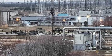 Оккупанты разрушили памятник героям Украины