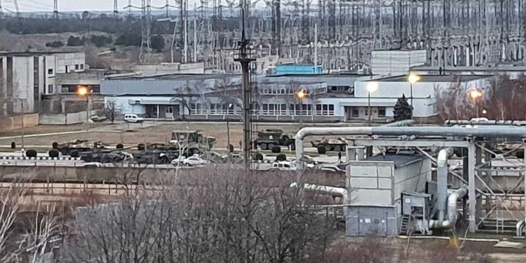 Оккупанты разрушили памятник героям Украины