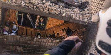 Вражеский обстрел по жилому дому в столице