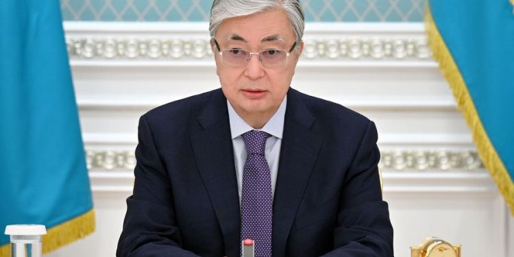 В Казахстане президент признал факты пыток в отношении задержанных