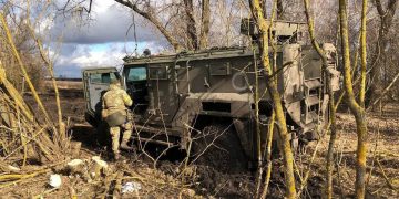 Наши военные захватили российский броневик “Тайфун-К”